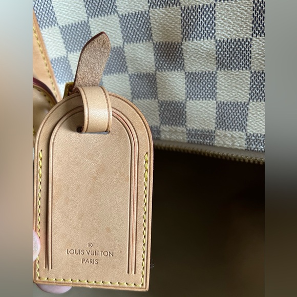 Louis Vuitton duffle bag, two of the straps are damaged as shown in pictures. - Picture 4 of 15